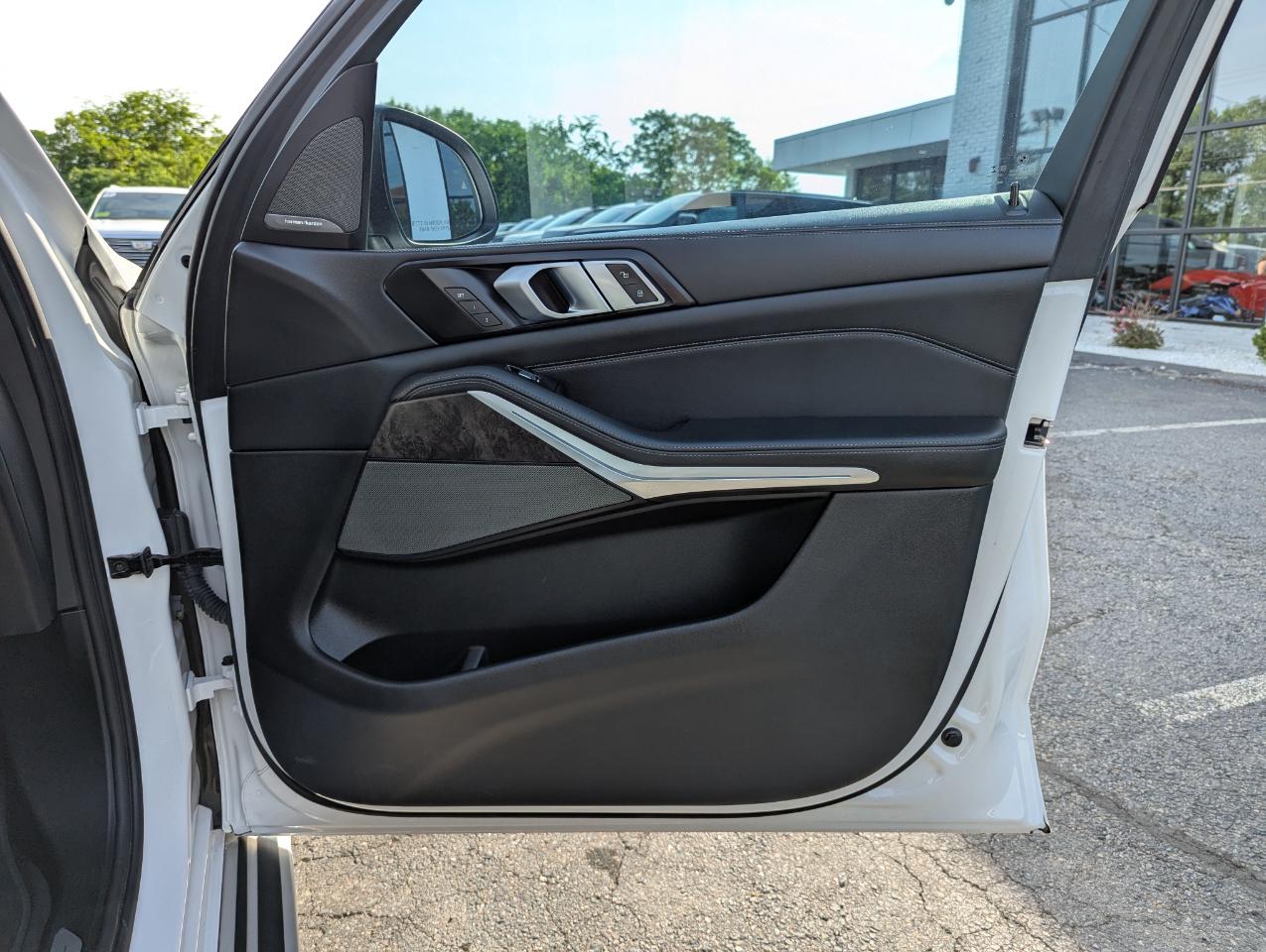 BMW X7 xDrive40i Sports Activity Vehicle 2023