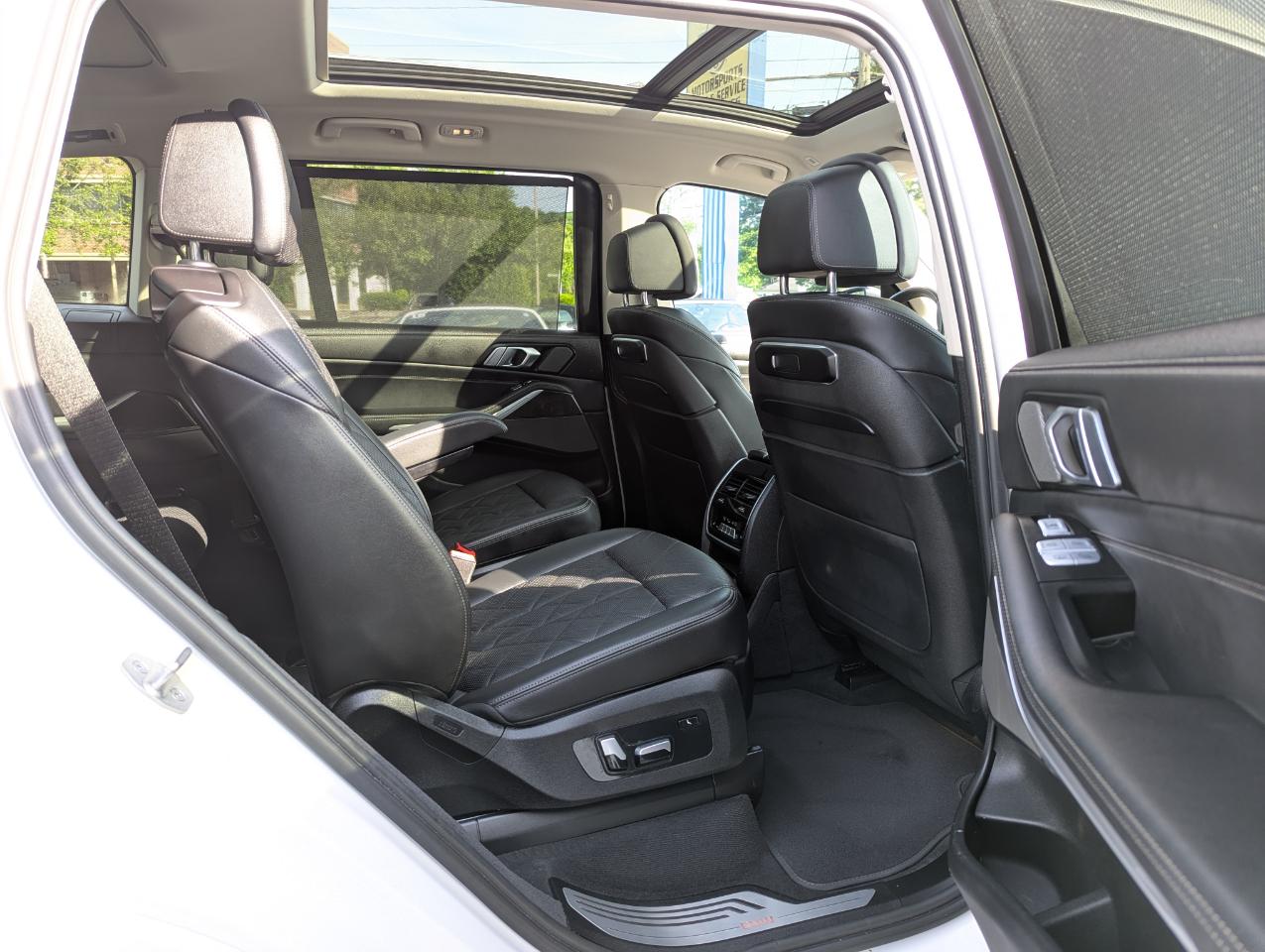 BMW X7 xDrive40i Sports Activity Vehicle 2023