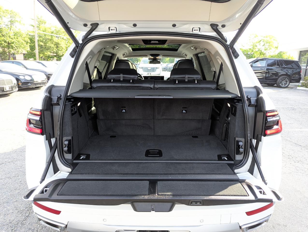 BMW X7 xDrive40i Sports Activity Vehicle 2023