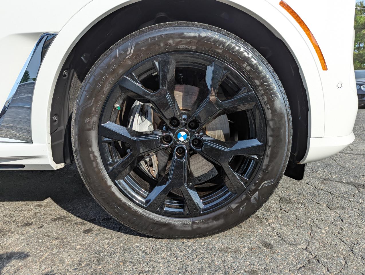 BMW X7 xDrive40i Sports Activity Vehicle 2023