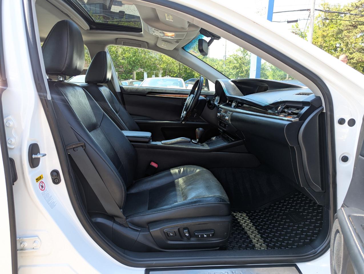 Lexus ES 350 4dr Sdn 2015