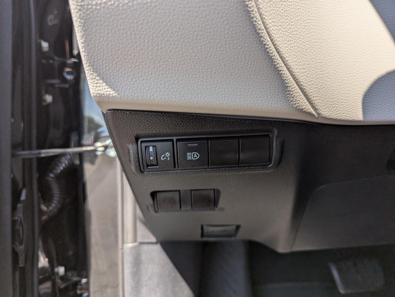 Toyota Corolla Cross L 2WD (Natl) 2023
