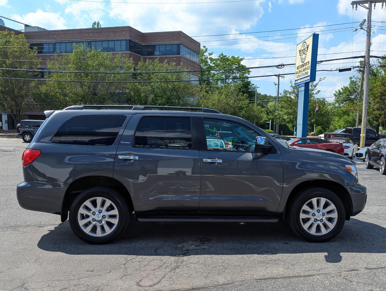 Toyota Sequoia Platinum 4WD (Natl) 2017