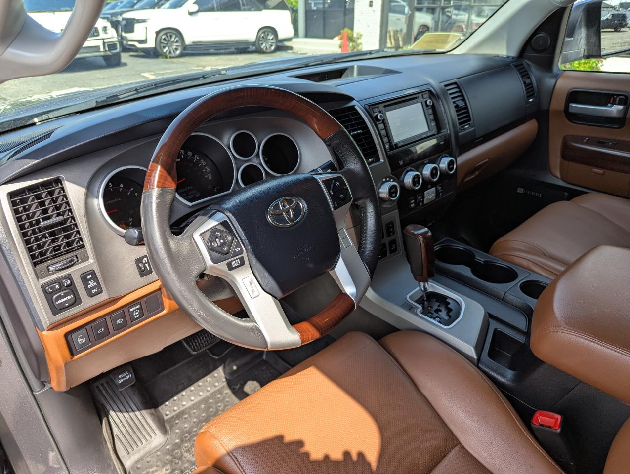 Toyota Sequoia Platinum 4WD (Natl) 2017