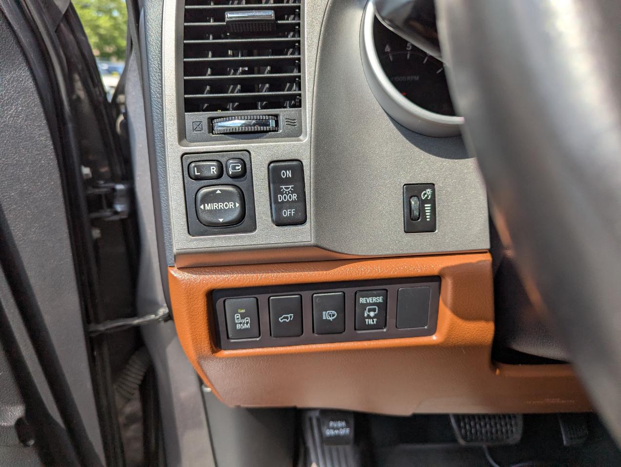 Toyota Sequoia Platinum 4WD (Natl) 2017