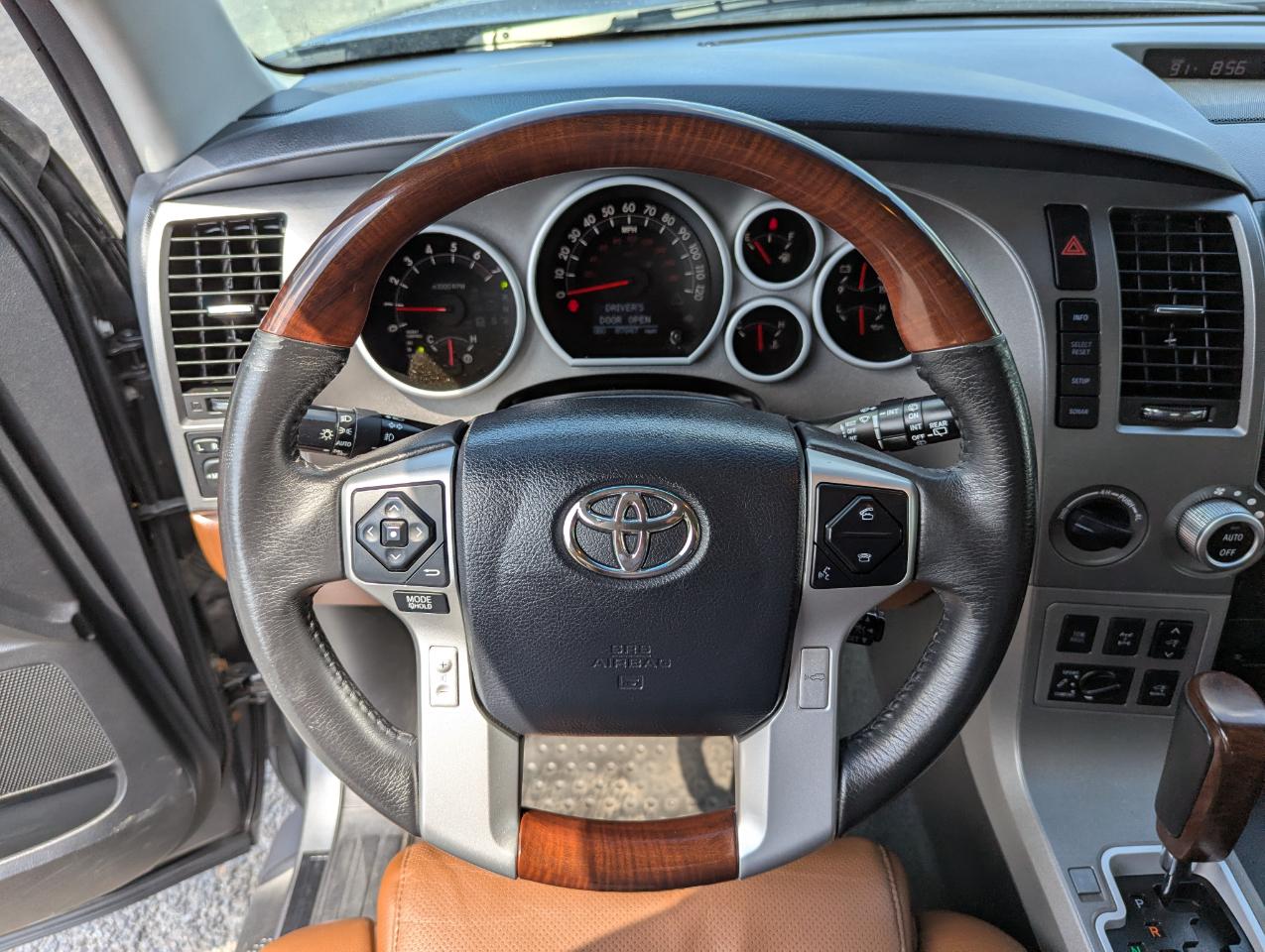 Toyota Sequoia Platinum 4WD (Natl) 2017