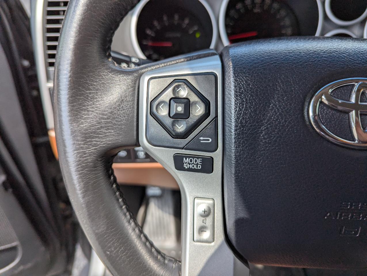 Toyota Sequoia Platinum 4WD (Natl) 2017