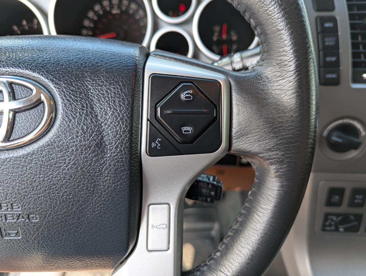 Toyota Sequoia Platinum 4WD (Natl) 2017