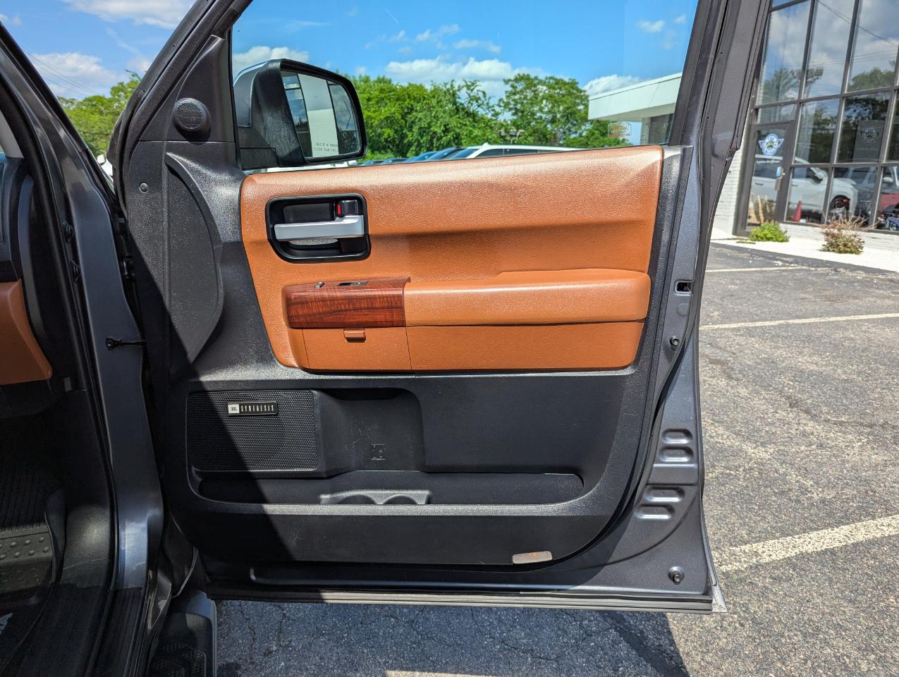 Toyota Sequoia Platinum 4WD (Natl) 2017