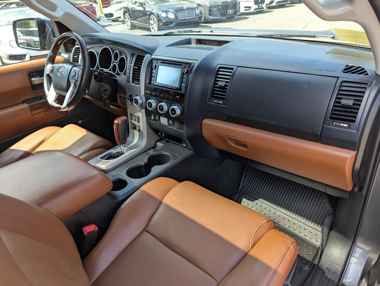 Toyota Sequoia Platinum 4WD (Natl) 2017