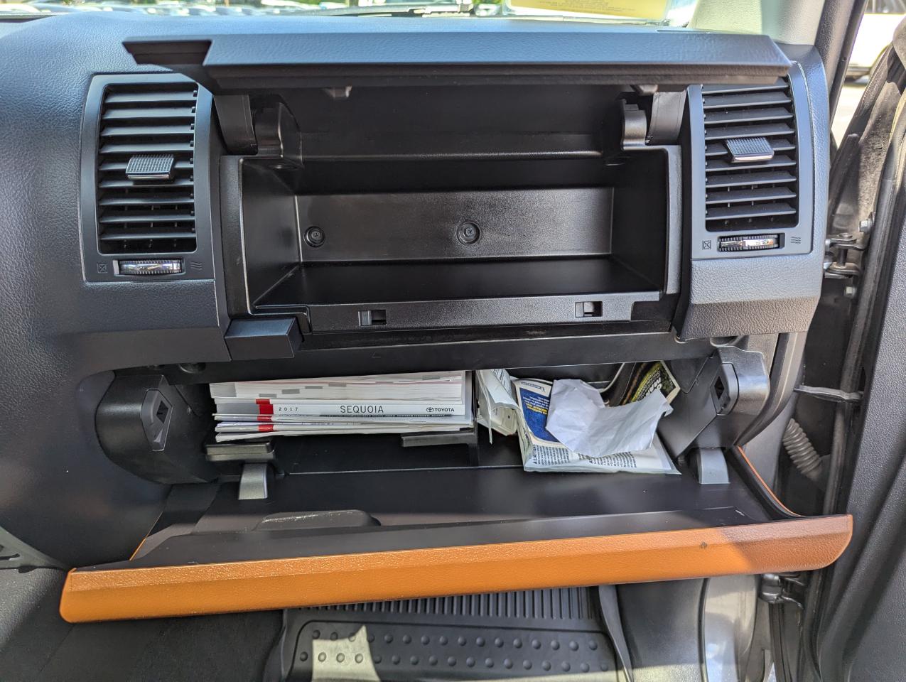 Toyota Sequoia Platinum 4WD (Natl) 2017