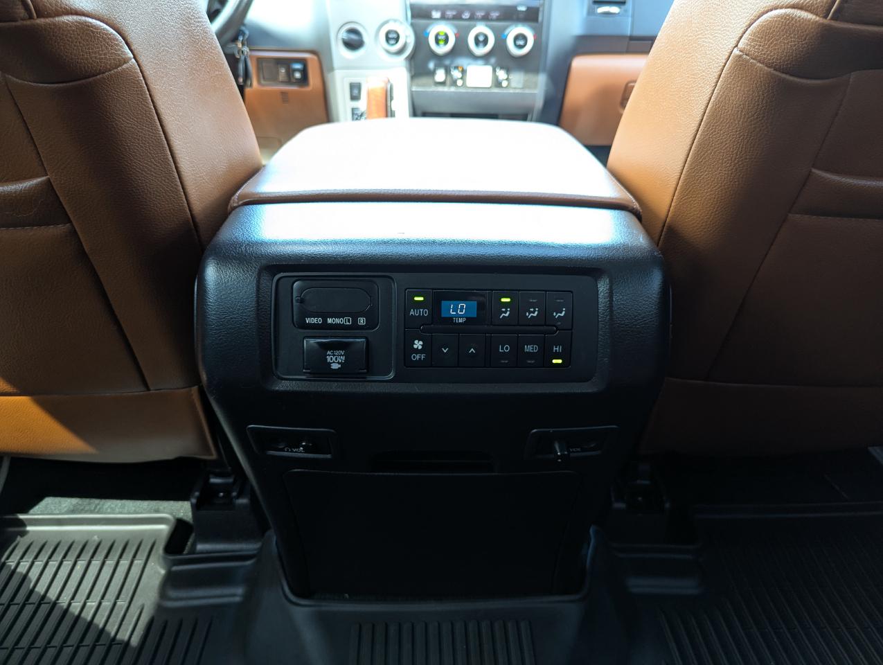 Toyota Sequoia Platinum 4WD (Natl) 2017