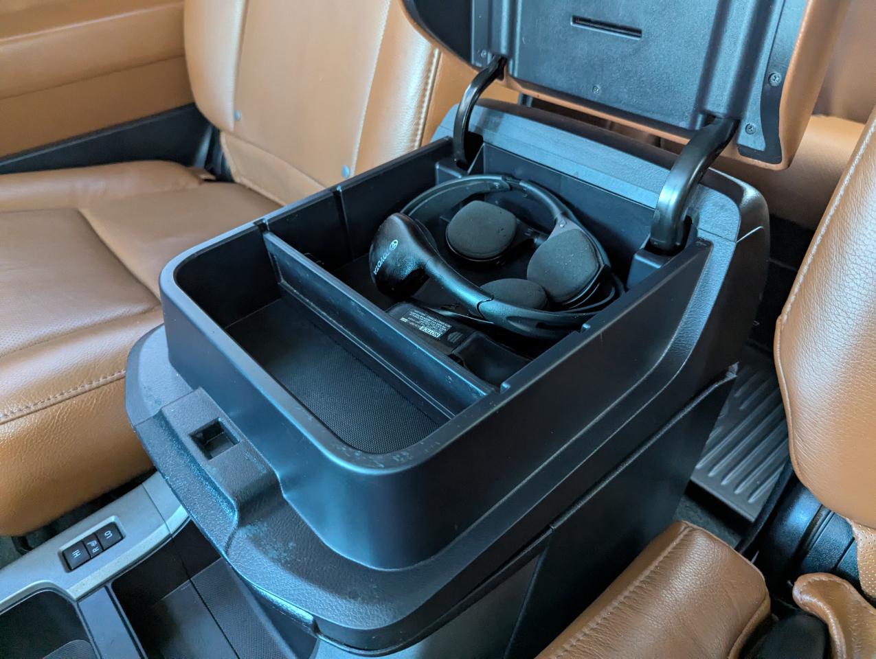 Toyota Sequoia Platinum 4WD (Natl) 2017