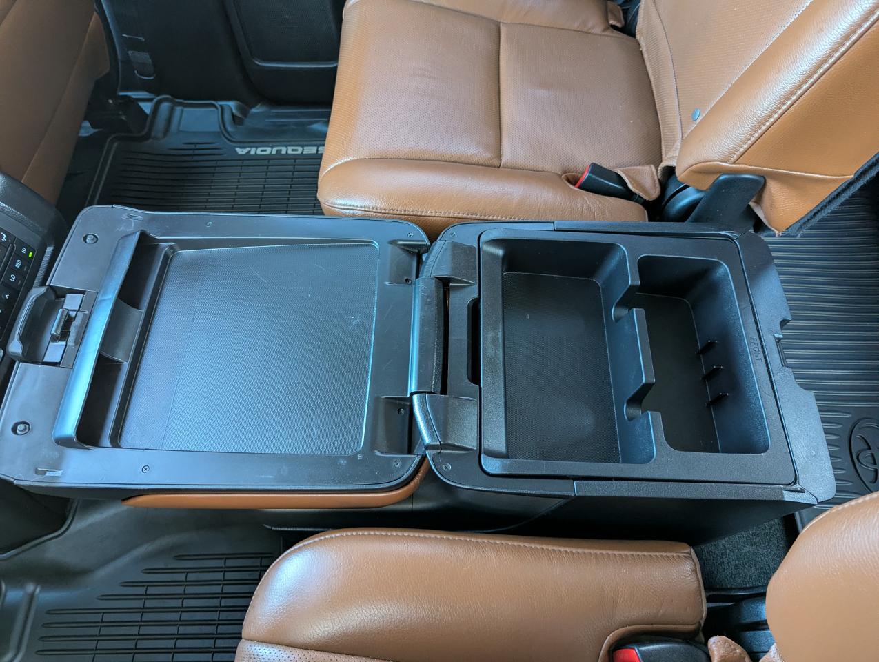 Toyota Sequoia Platinum 4WD (Natl) 2017