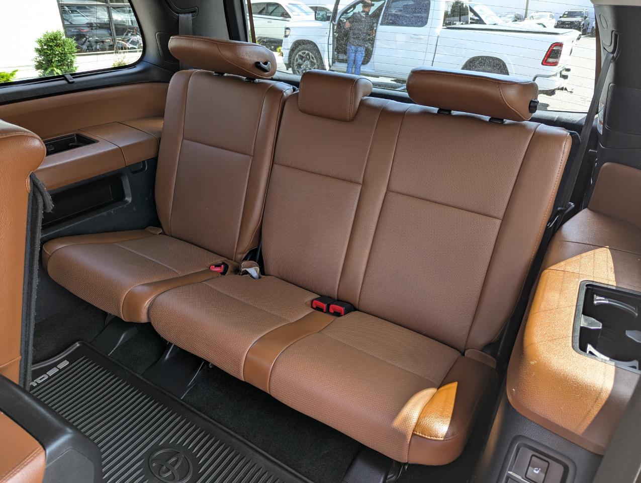 Toyota Sequoia Platinum 4WD (Natl) 2017