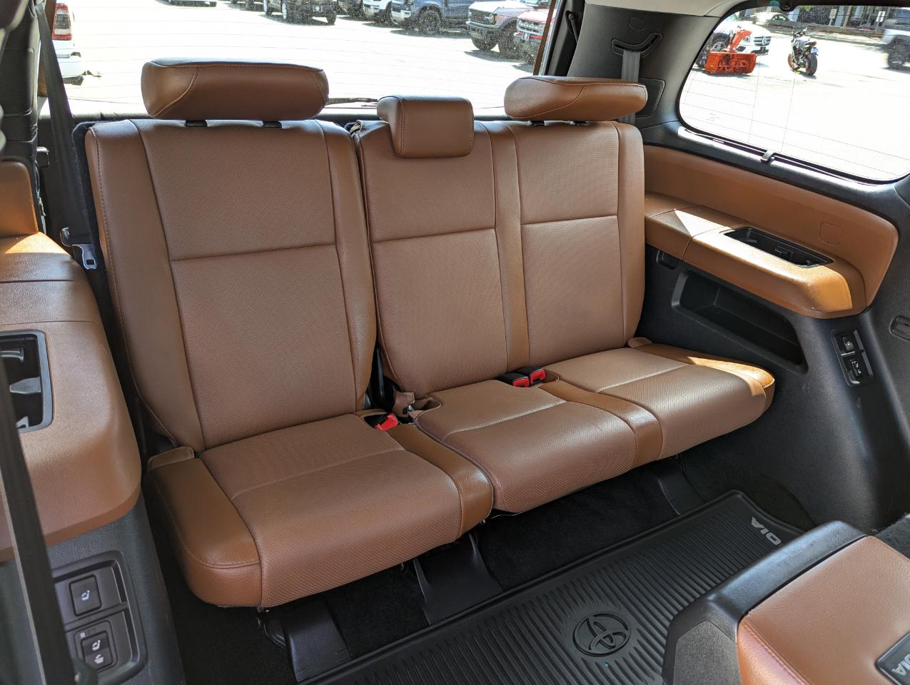 Toyota Sequoia Platinum 4WD (Natl) 2017