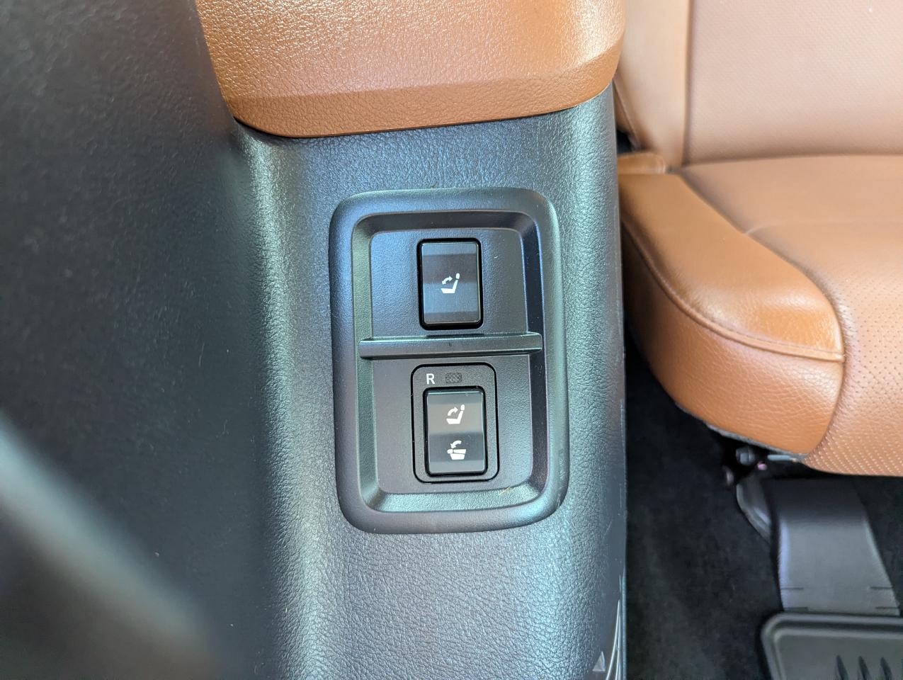 Toyota Sequoia Platinum 4WD (Natl) 2017