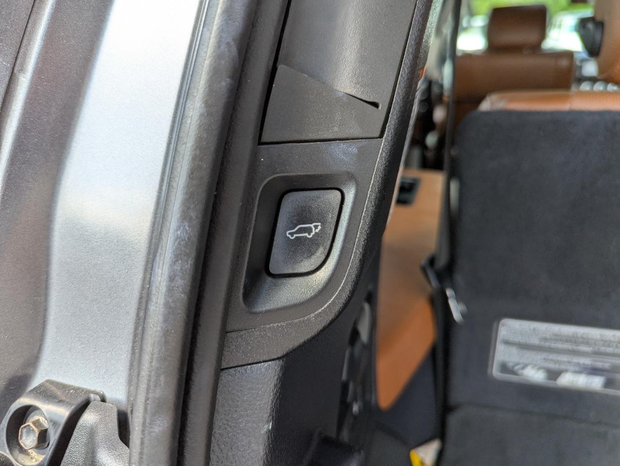 Toyota Sequoia Platinum 4WD (Natl) 2017