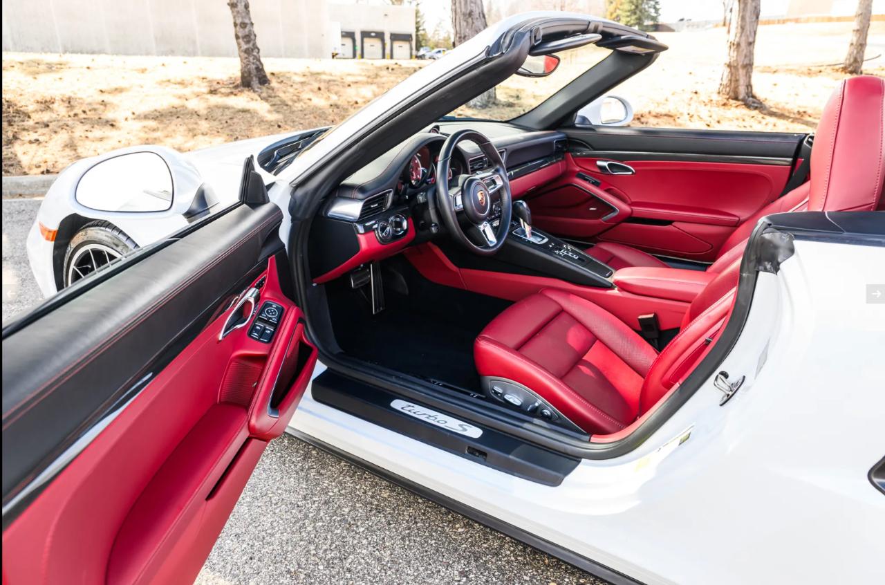 Porsche 911 Turbo S Cabriolet 2017