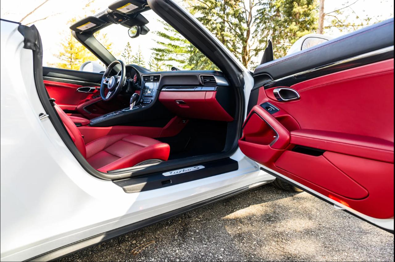 Porsche 911 Turbo S Cabriolet 2017