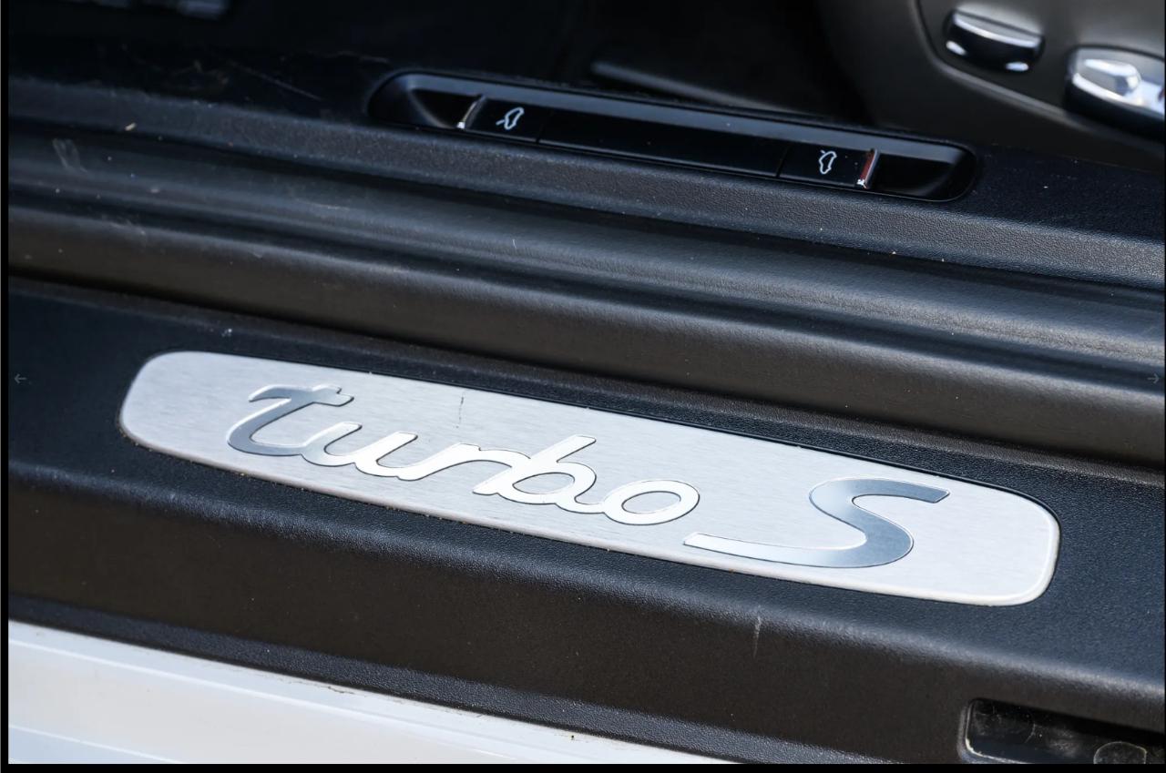 Porsche 911 Turbo S Cabriolet 2017