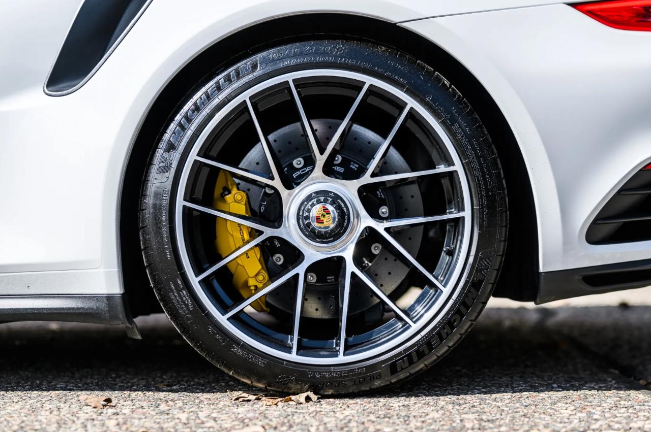 Porsche 911 Turbo S Cabriolet 2017