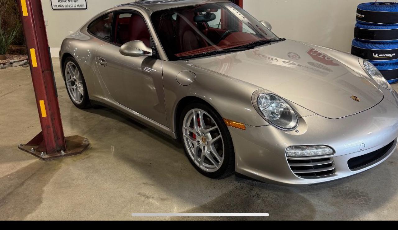 Porsche 911 Carrera 4S 2D Coupe 2011