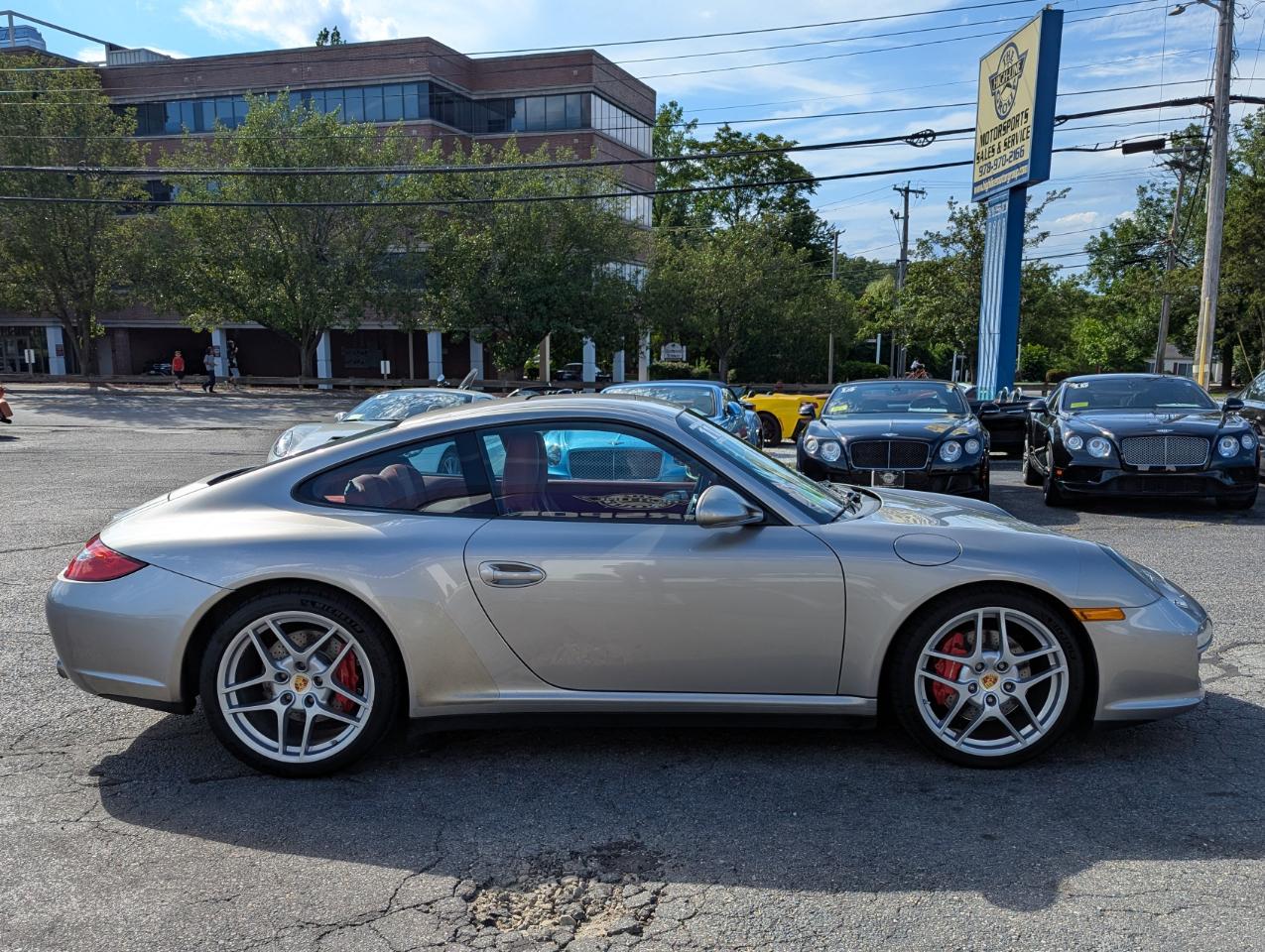 Porsche 911 Carrera 4S 2D Coupe 2011