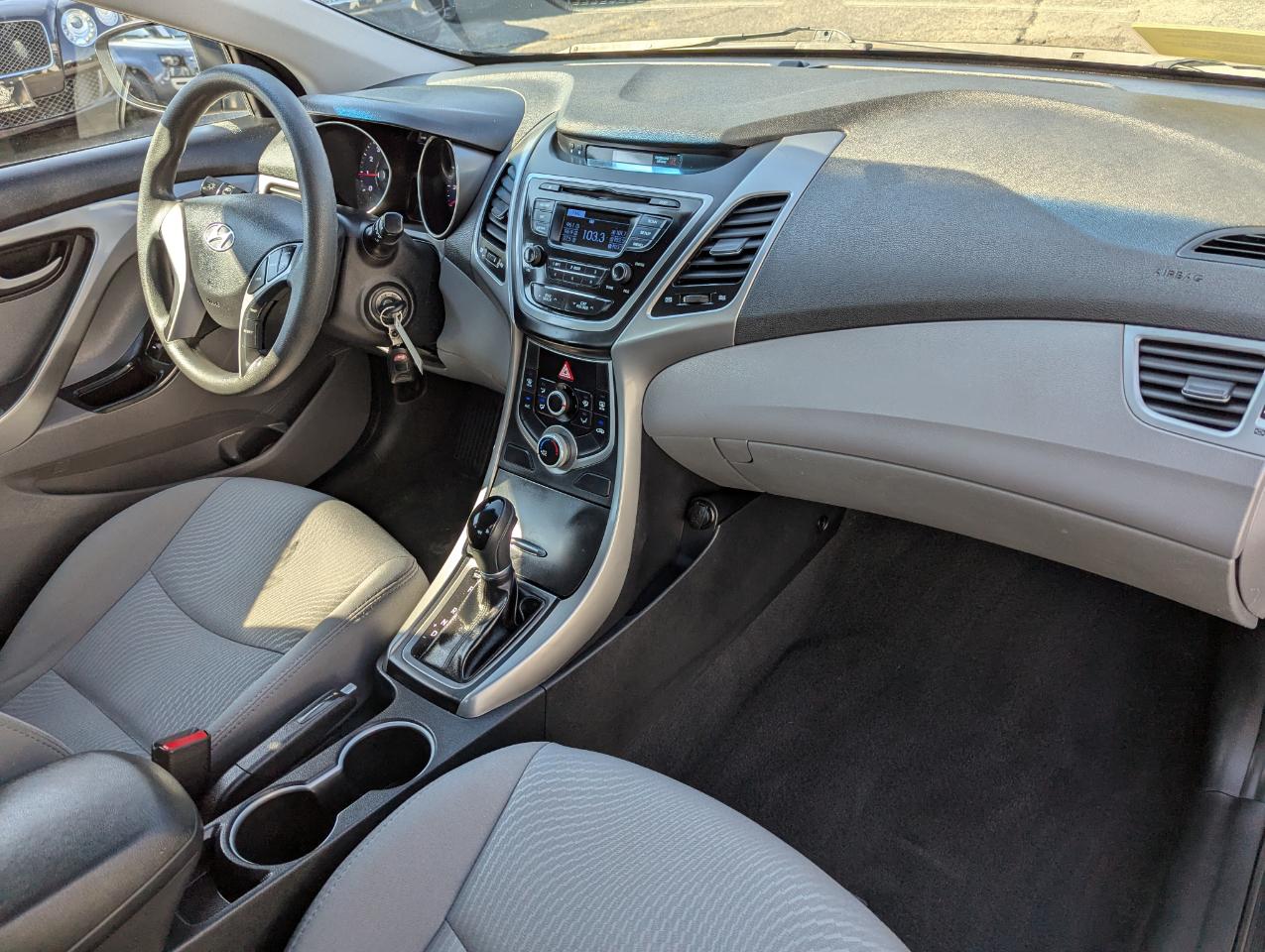 Hyundai Elantra 4dr Sdn Auto SE 2016