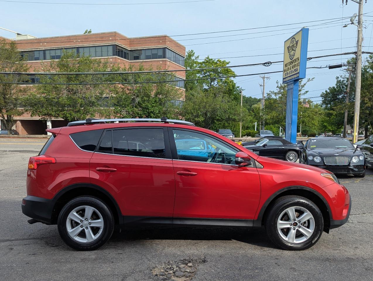 Toyota RAV4 AWD 4dr XLE (Natl) 2014