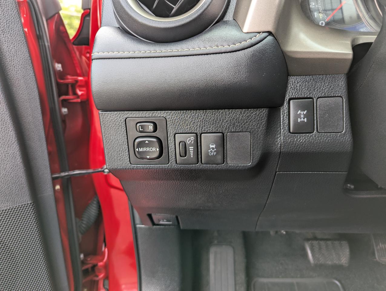 Toyota RAV4 AWD 4dr XLE (Natl) 2014