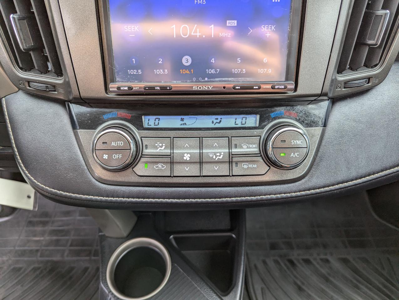 Toyota RAV4 AWD 4dr XLE (Natl) 2014