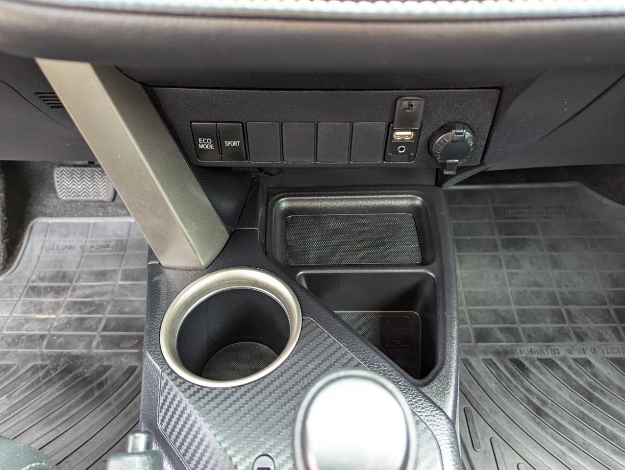 Toyota RAV4 AWD 4dr XLE (Natl) 2014