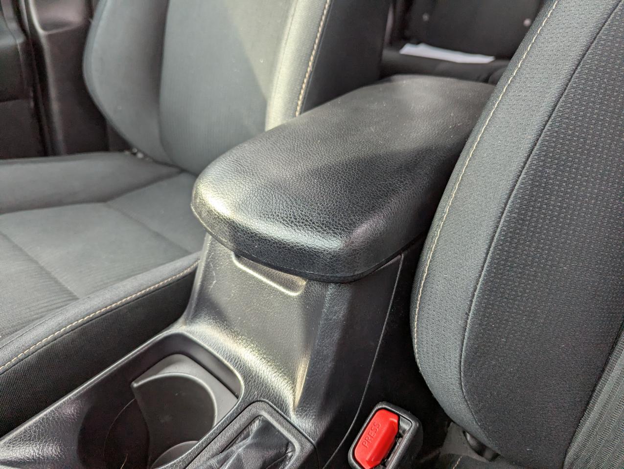 Toyota RAV4 AWD 4dr XLE (Natl) 2014