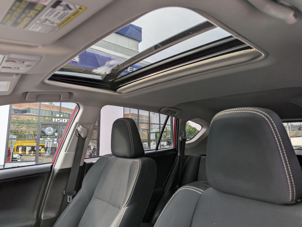 Toyota RAV4 AWD 4dr XLE (Natl) 2014