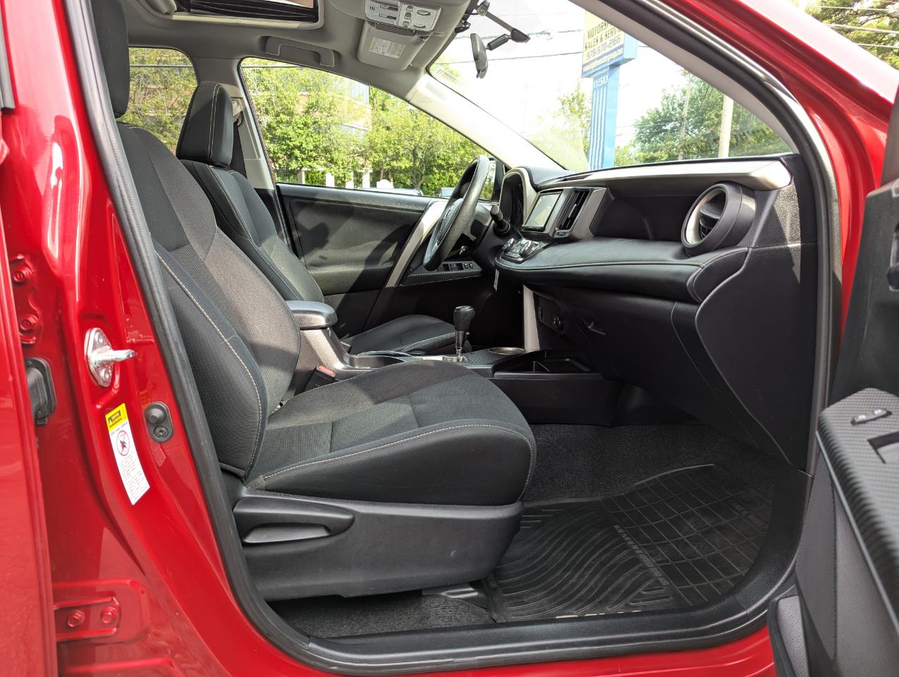 Toyota RAV4 AWD 4dr XLE (Natl) 2014