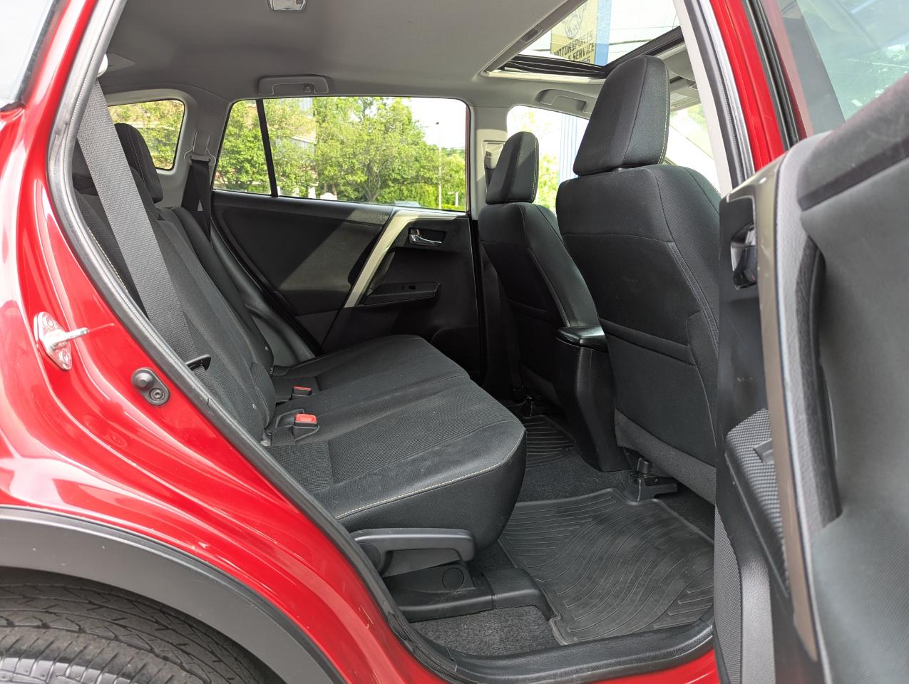 Toyota RAV4 AWD 4dr XLE (Natl) 2014