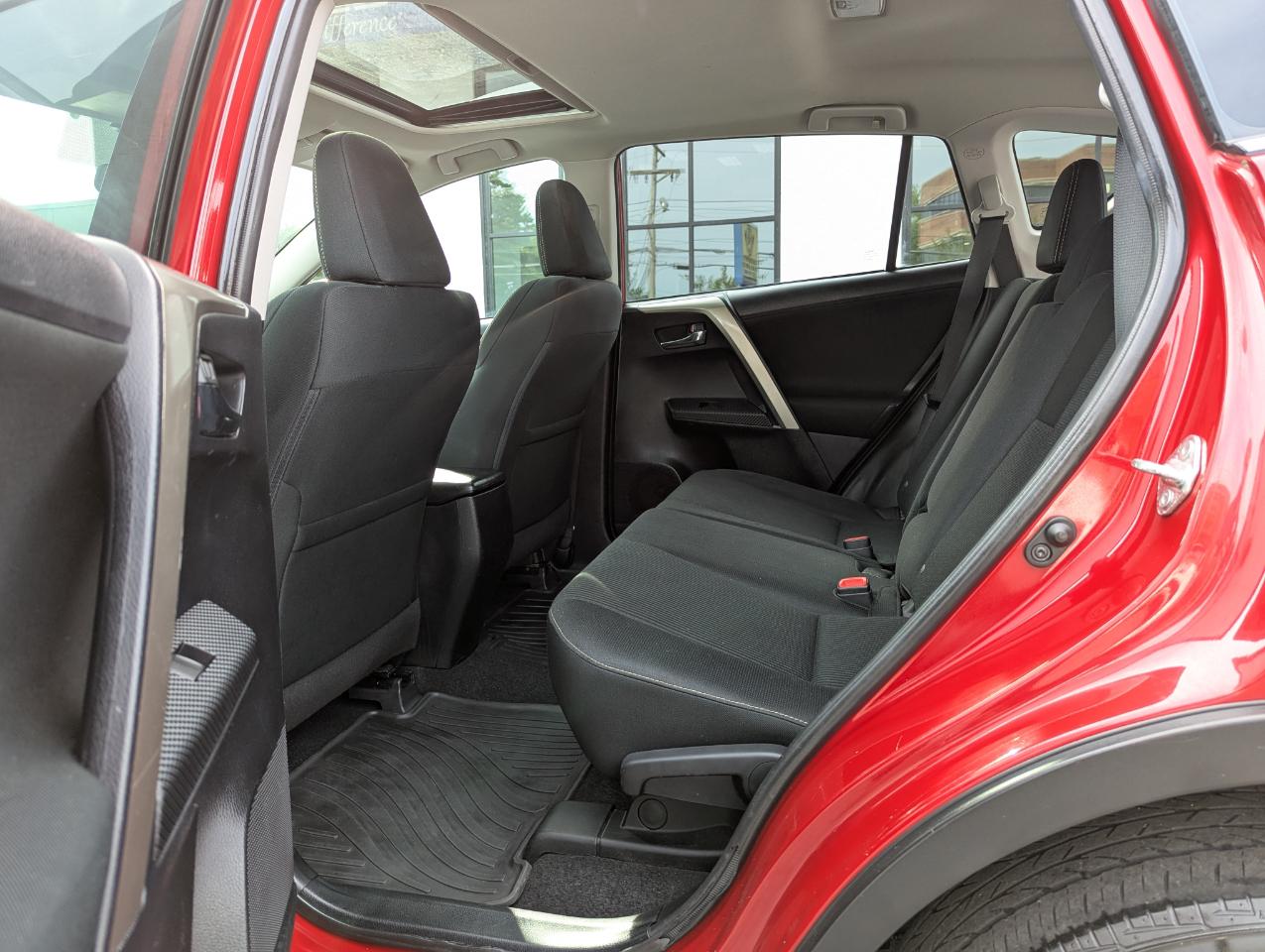 Toyota RAV4 AWD 4dr XLE (Natl) 2014