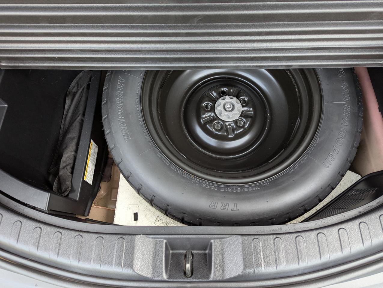 Toyota RAV4 AWD 4dr XLE (Natl) 2014