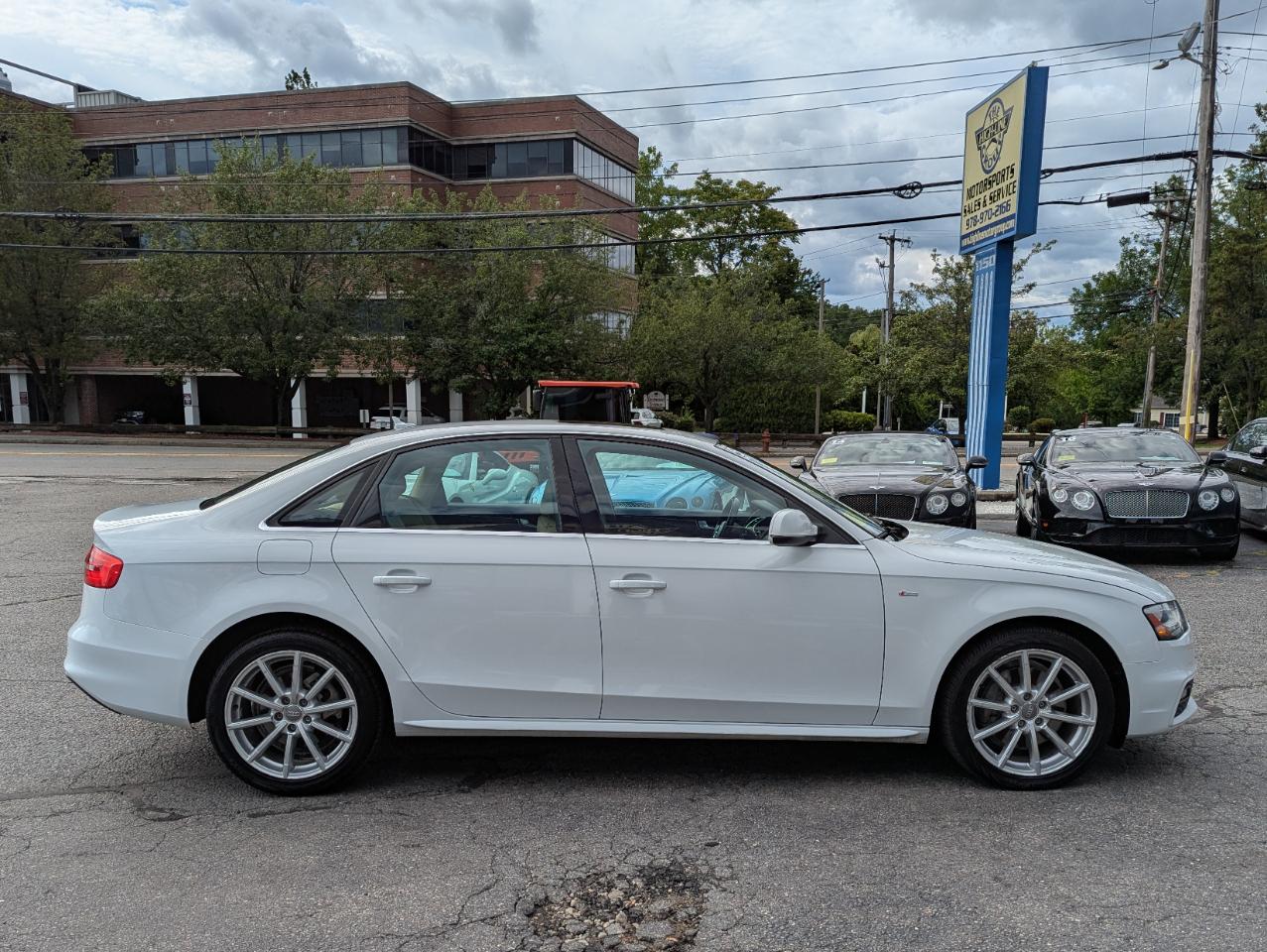 Audi A4 4dr Sdn Auto quattro 2.0T Premium Plus 2015