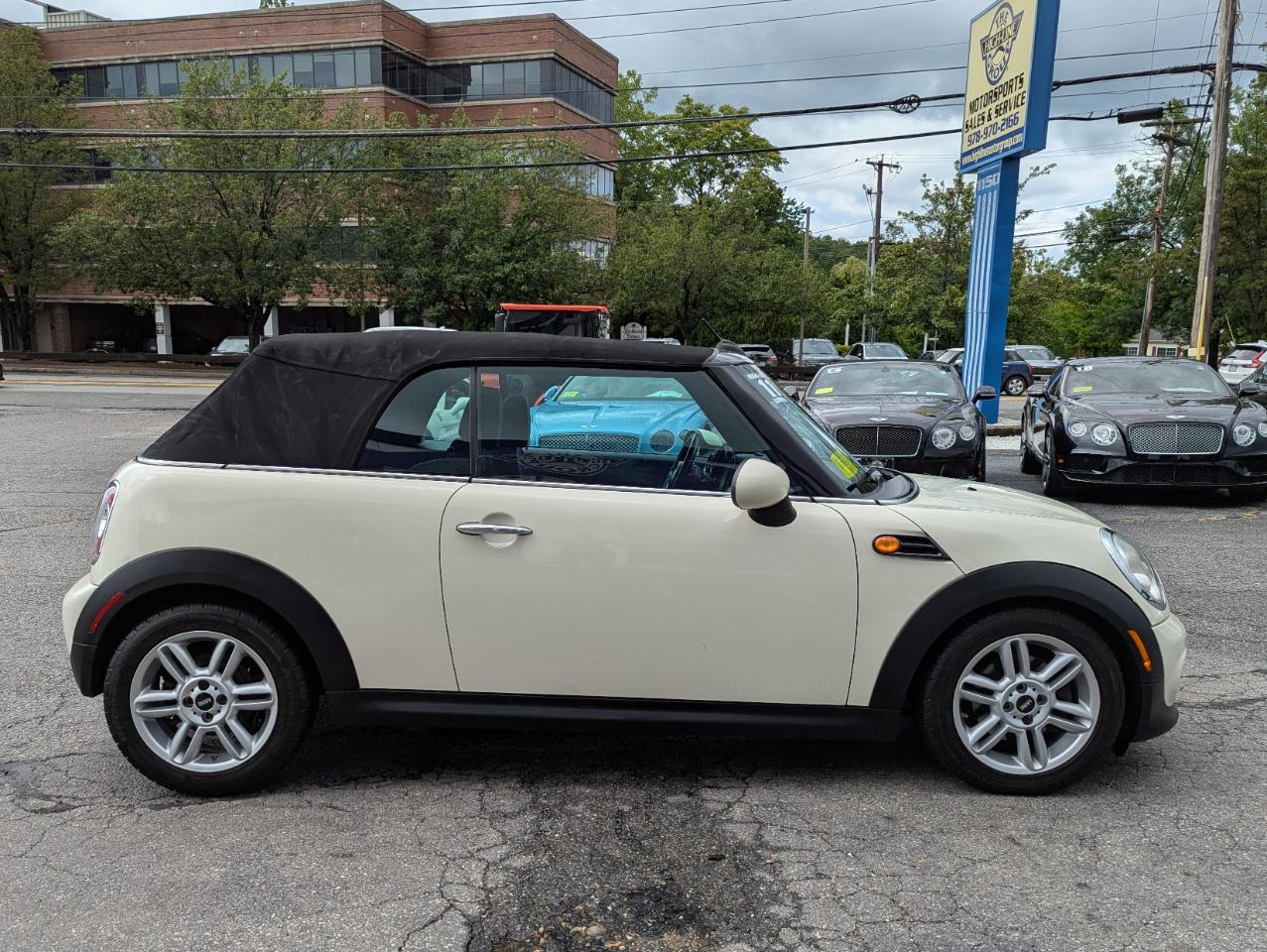 MINI Cooper Convertible 2dr 2011