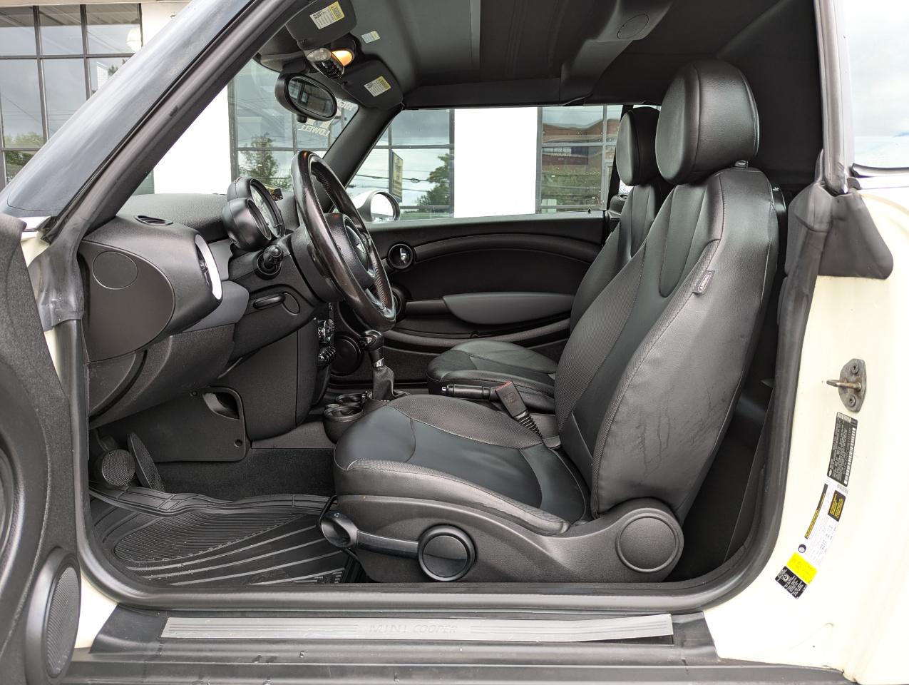 MINI Cooper Convertible 2dr 2011