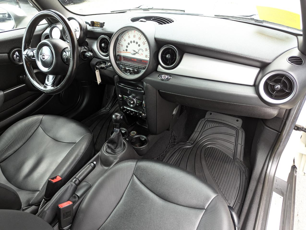 MINI Cooper Convertible 2dr 2011