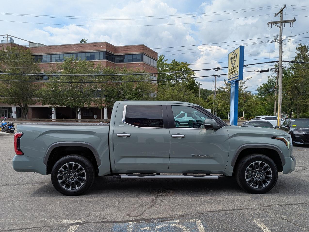 Toyota Tundra 4WD Limited Hybrid CrewMax 5.5' Bed (Natl) 2024