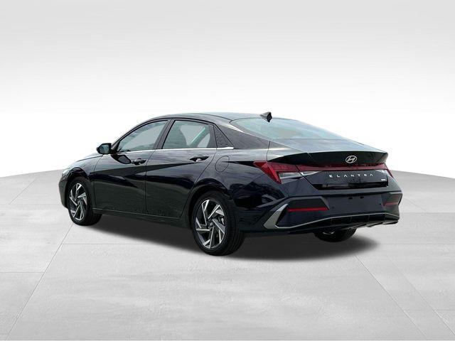 Hyundai Elantra Hybrid  2025