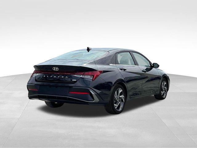 Hyundai Elantra Hybrid  2025