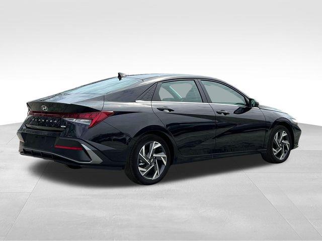 Hyundai Elantra Hybrid  2025