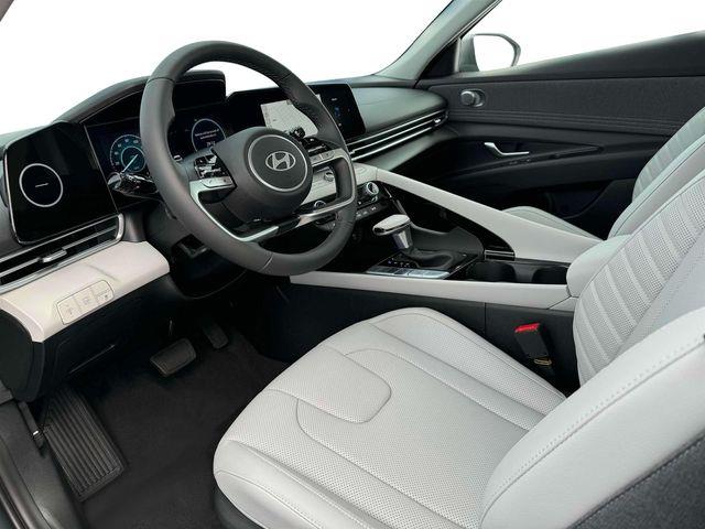 Hyundai Elantra Hybrid  2025