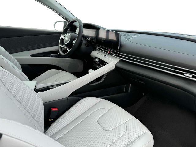 Hyundai Elantra Hybrid  2025