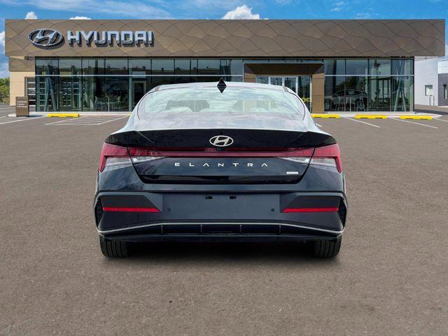 Hyundai Elantra Hybrid  2025